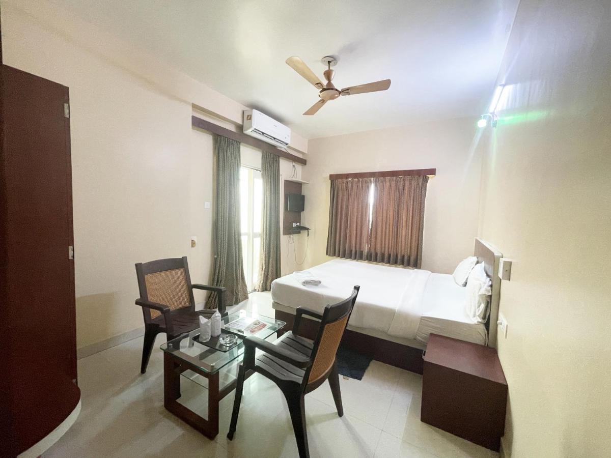 Hotel AAVAASS Puri Buitenkant foto