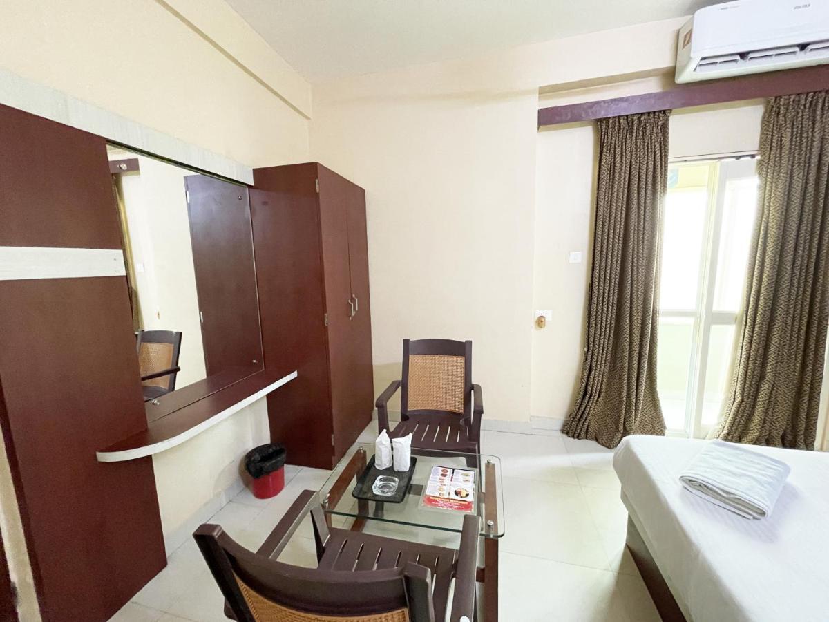 Hotel AAVAASS Puri Buitenkant foto