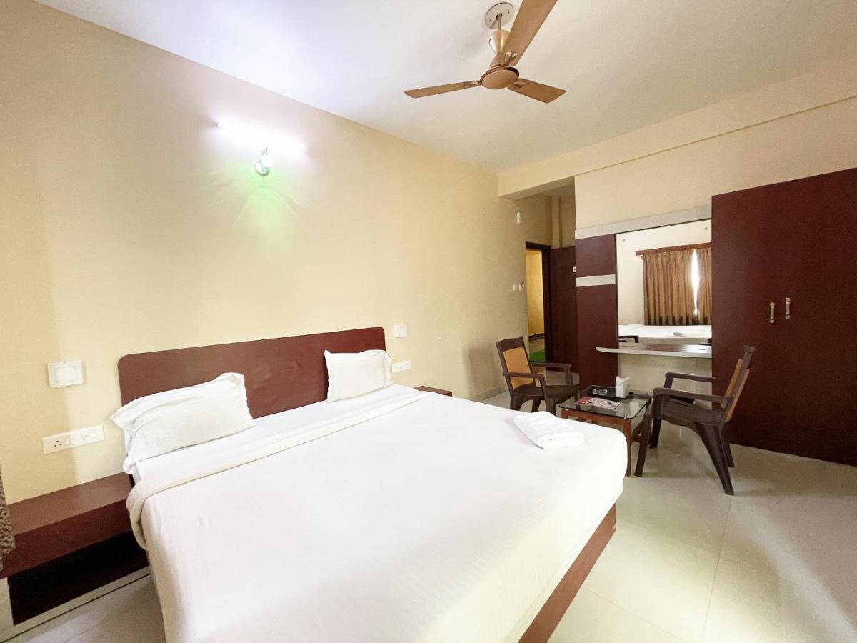 Hotel AAVAASS Puri Buitenkant foto