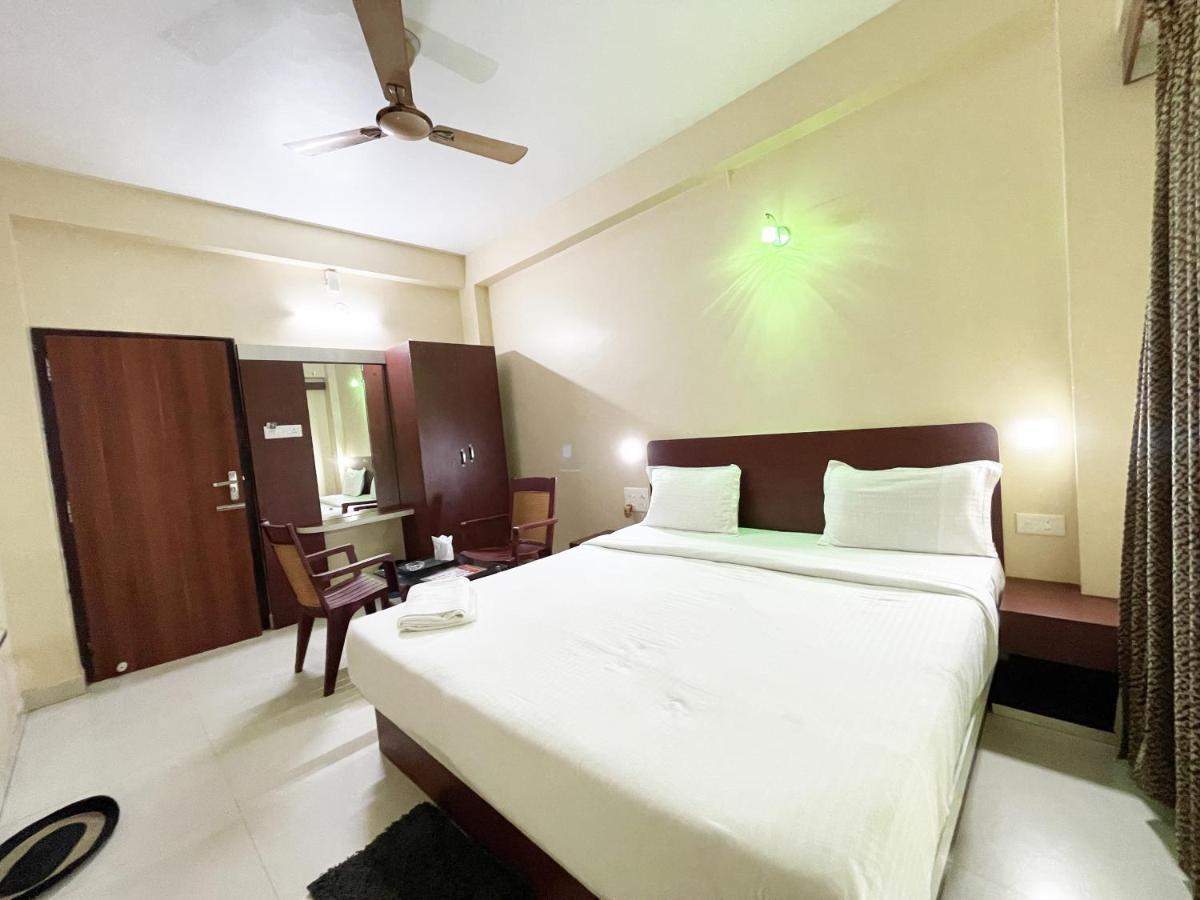 Hotel AAVAASS Puri Buitenkant foto
