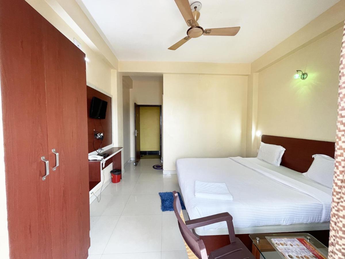 Hotel AAVAASS Puri Buitenkant foto