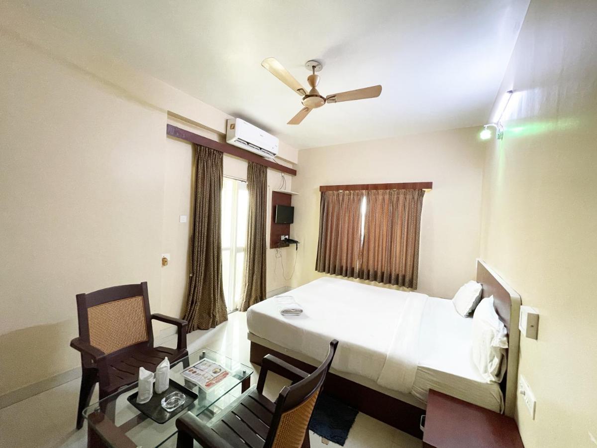 Hotel AAVAASS Puri Buitenkant foto