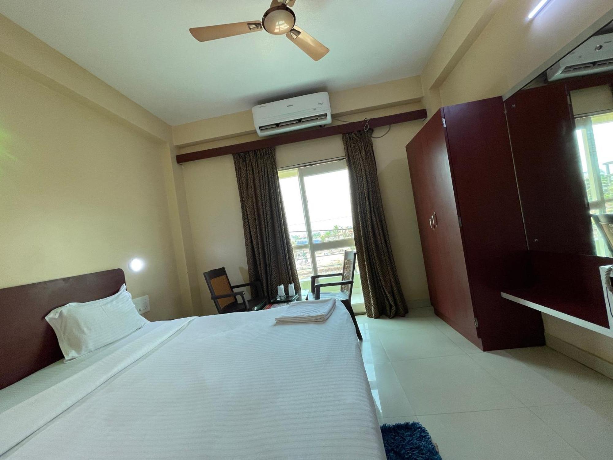 Hotel AAVAASS Puri Buitenkant foto