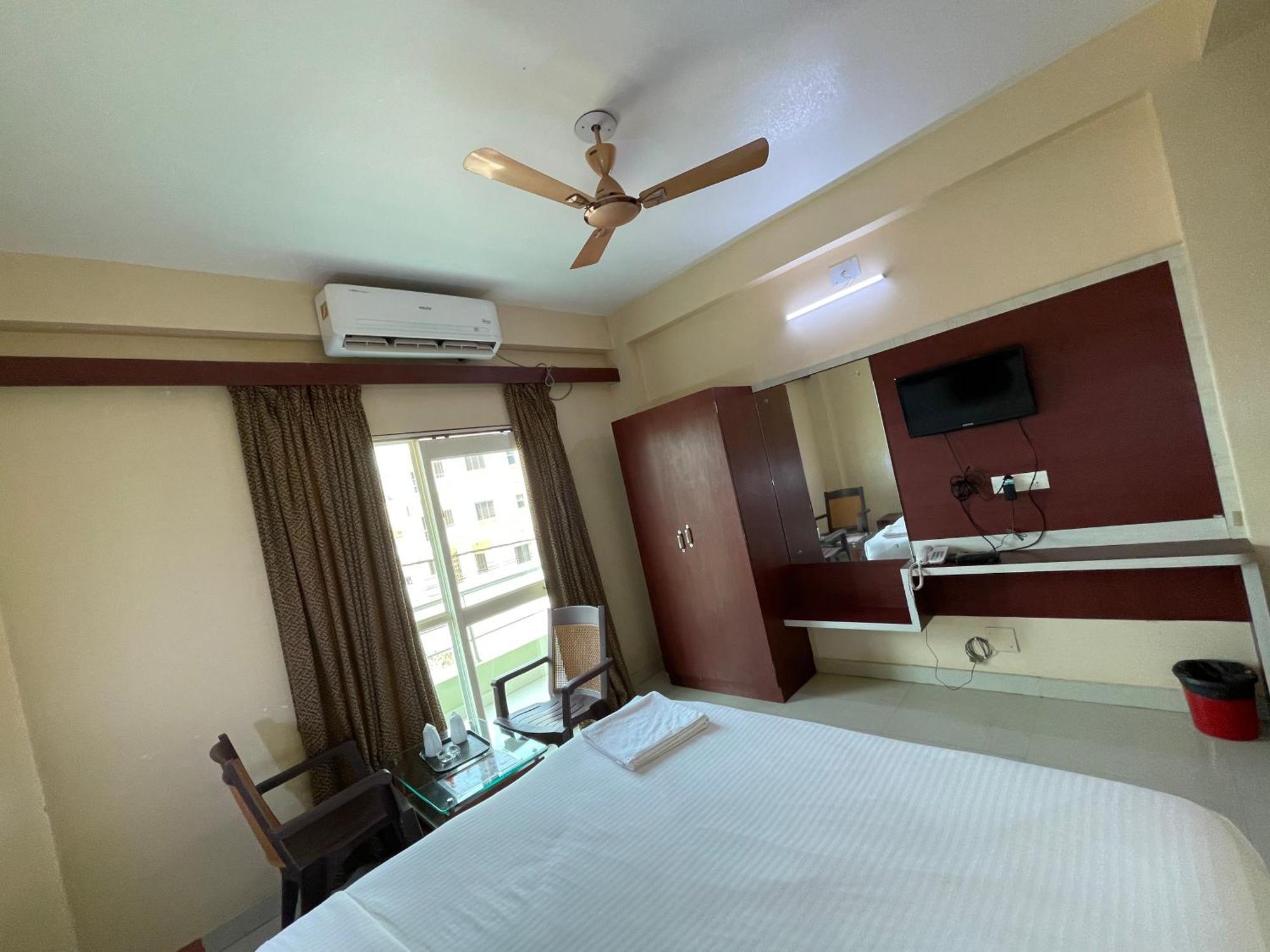 Hotel AAVAASS Puri Buitenkant foto